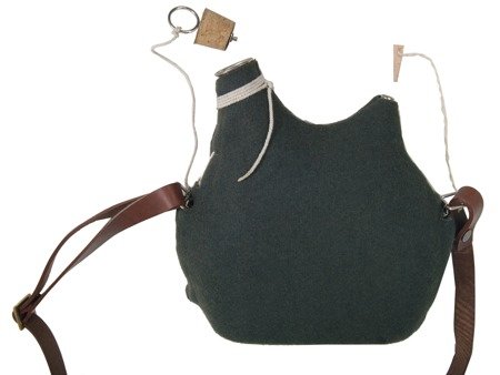 Mle. 1877/1915 canteen with cover and carrying straps - repro
