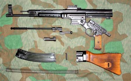 Shoei Maschinenpistole 43, MP 43 automatic rifle repro