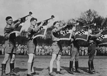 Proporzec trębacza Hitlerjugend - replika