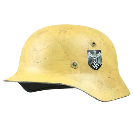 Hełm Stahlhelm M40, piaskowy (DAK) z kalkomanią WH, mocno postarzony