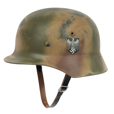 Hełm Stahlhelm M42 w kamuflażu Normandia z kalkomanią WH,  mocno postarzony