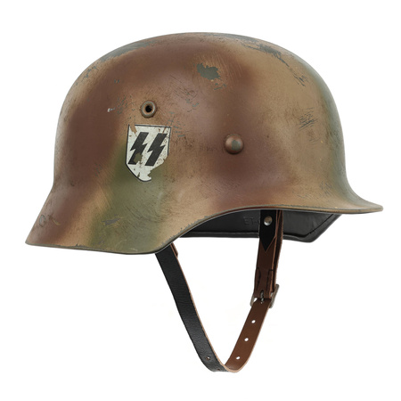 Hełm Stahlhelm M40 w kamuflażu Normandia z kalkomanią SS, mocno postarzony