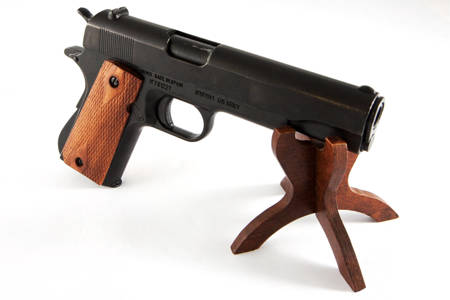 Denix 8316, replika Colt M1911A1 - drewniane okładki