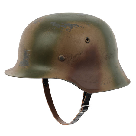 Hełm Stahlhelm M42 w kamuflażu Normandia z kalkomanią SS, mocno postarzony