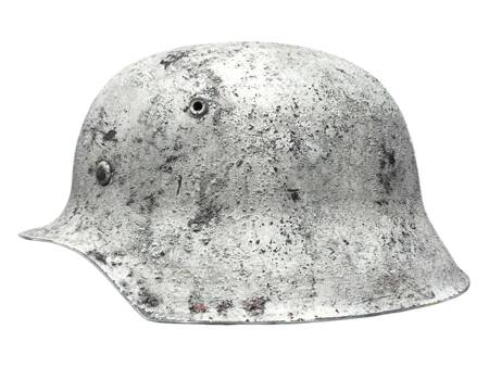 Hełm WH/SS Stahlhelm M42 w kamuflażu zimowym, mocno postarzony